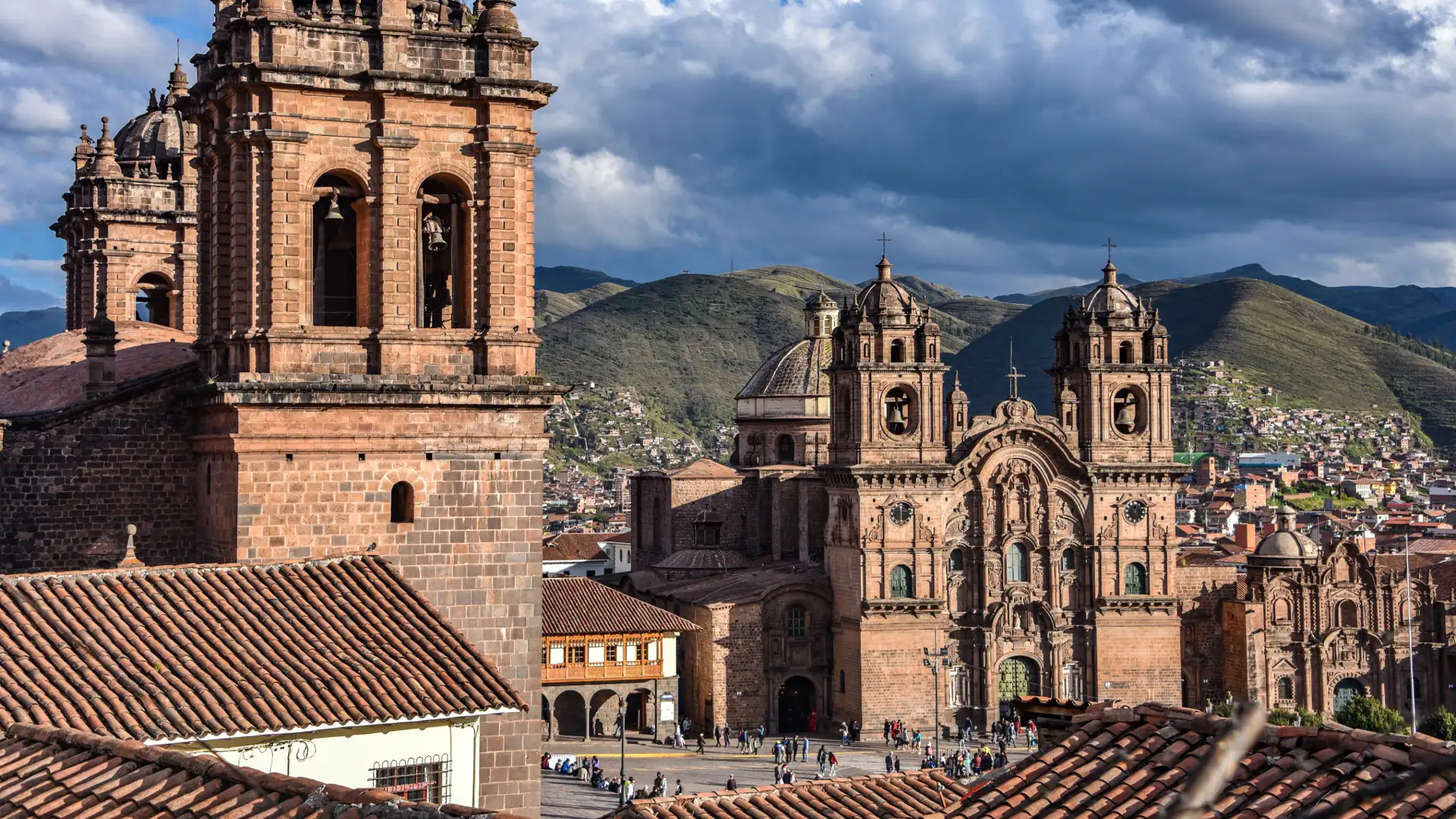Visitors exploring top things to do in Cusco, including Plaza de Armas